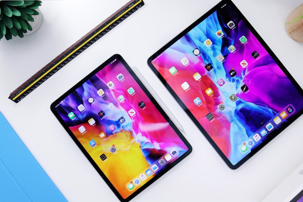 Apple iPad Pro 2020 11" and 12.9" Screen Up on Desk
