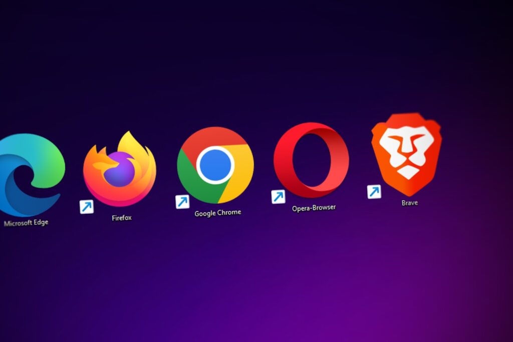 Screen with browsers on Desktop: Microsoft Edge, Firefox, Google Chrome, Opera-Browser and Brave